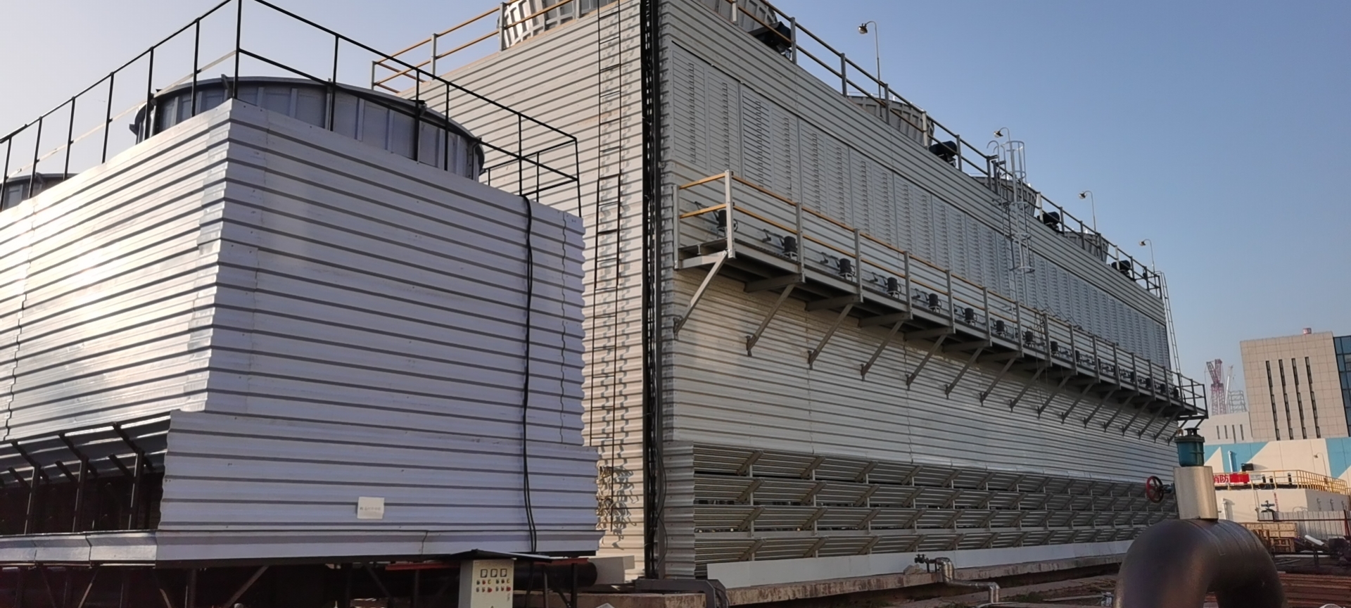 <strong>冷卻塔消霧模塊更換全流程標準化操作指南——從拆解到安裝的能效提升</strong>