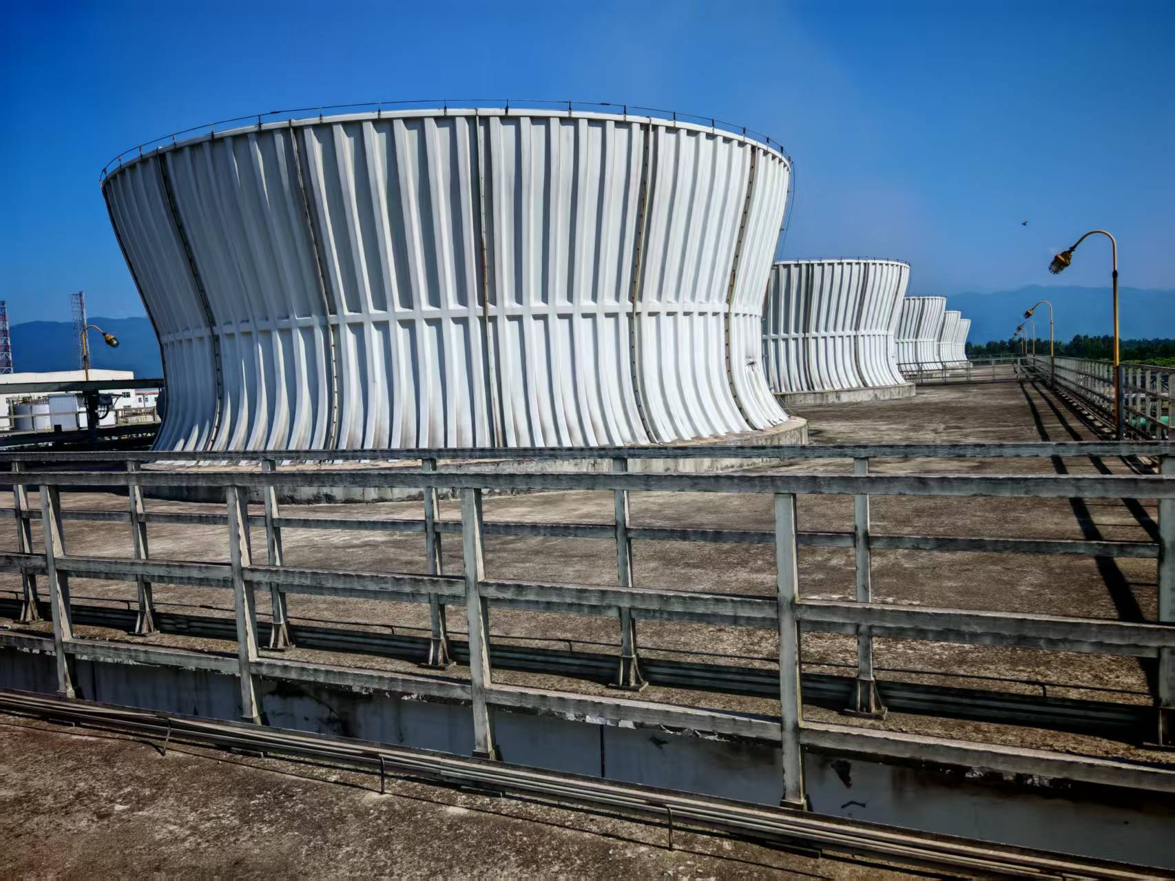 <strong>效率與空間的博弈：深度解析冷卻塔填料幾個人粘結最快的黃金配置法則</strong>