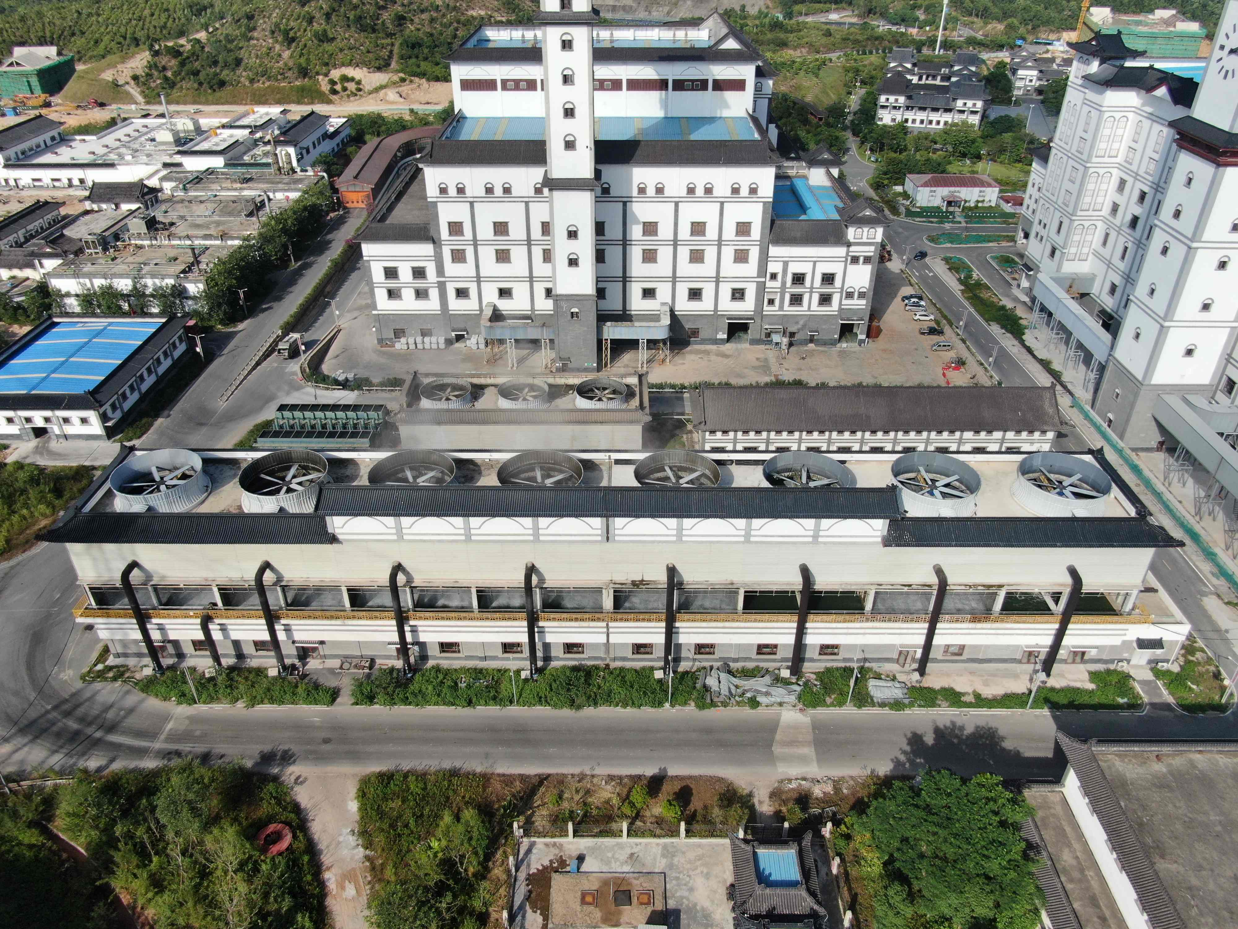 <strong>冷卻塔消霧模塊維修全流程深度解析——從故障診斷到高效修復的實戰指</strong>