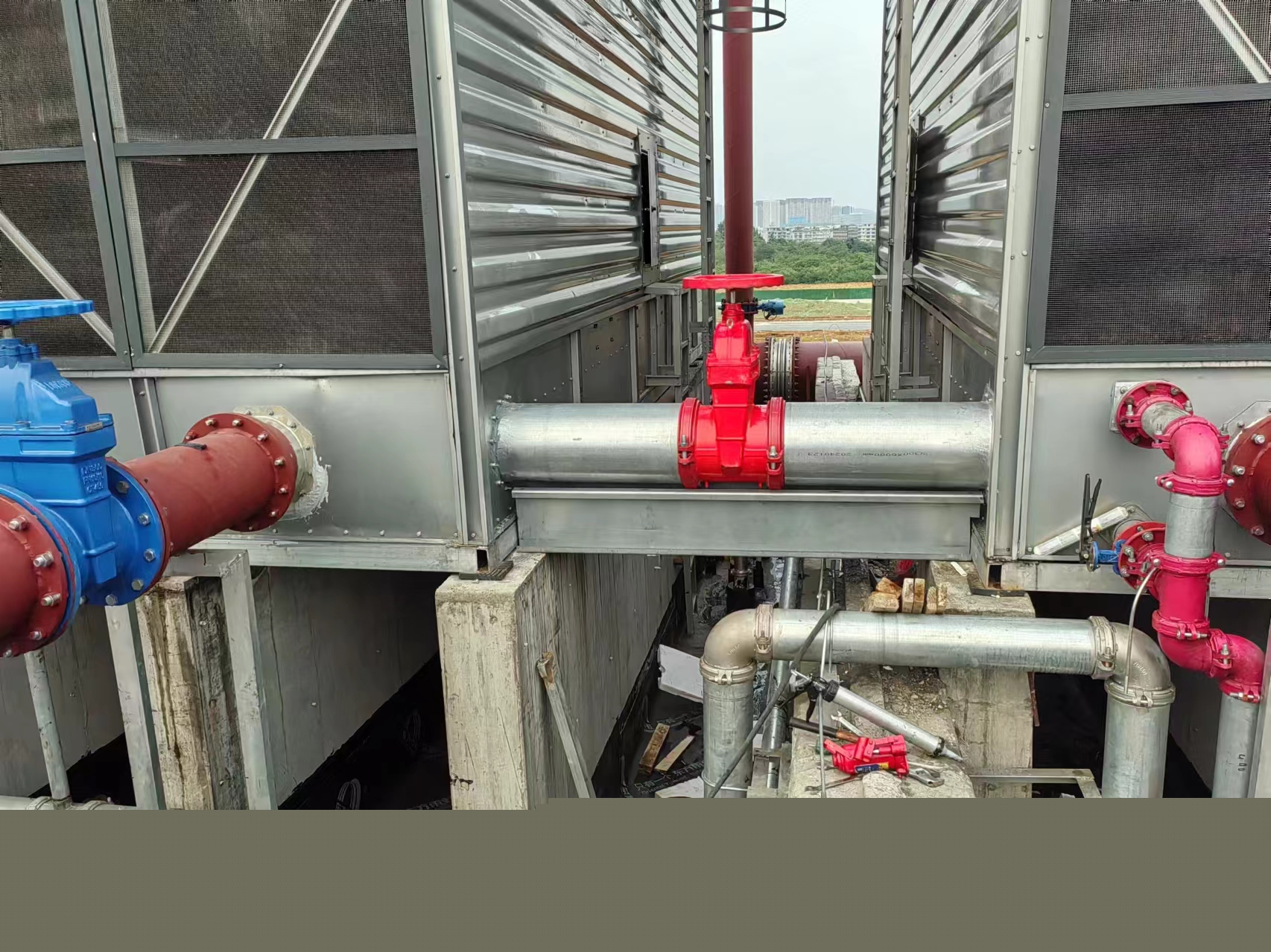 <strong>工業冷卻“動脈”重建指南：深度解析冷卻塔配水管斷裂維修更換的結構力學</strong>