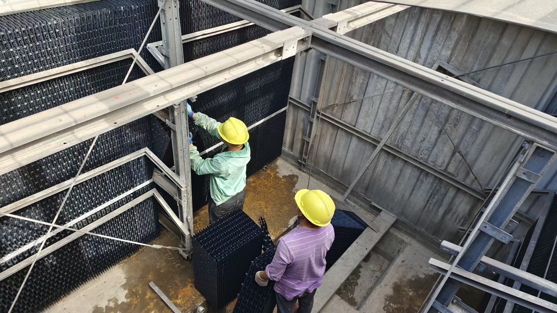 <strong>深度解析冷卻塔填料變形：從材料蠕變到結構失穩的工程危機與智能防控體系</strong>