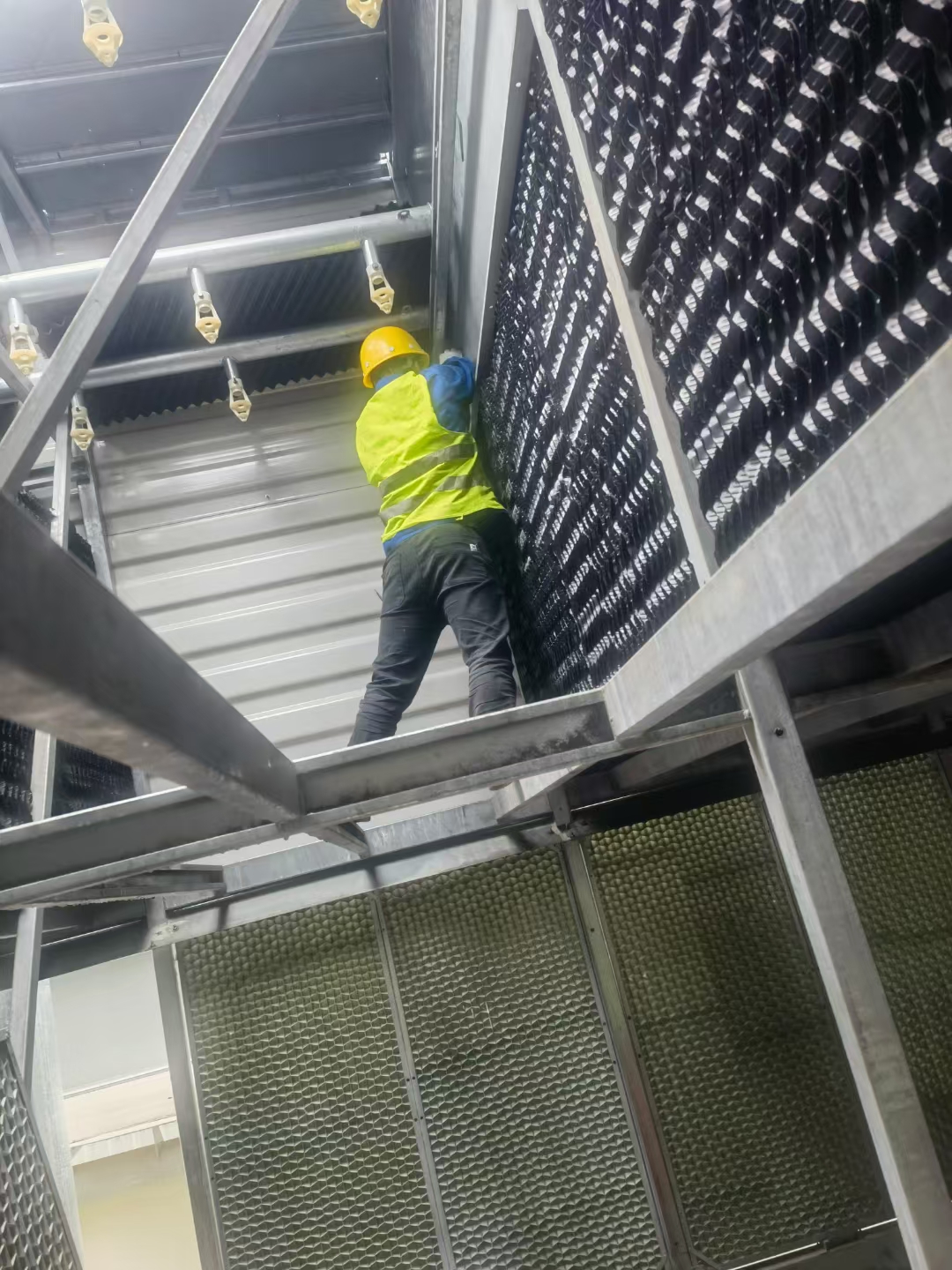 冷卻塔消音怎么做找誰做：從氣動噪聲溯源到專業(yè)降噪治理的全流程避坑指南