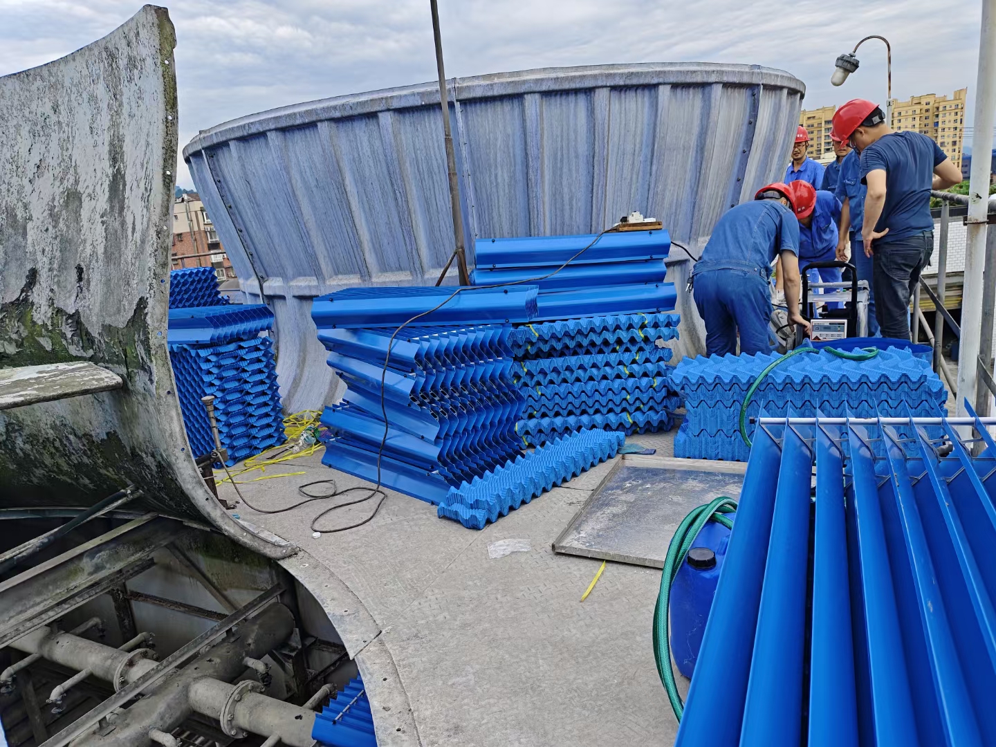 <strong>冷卻塔填料如何鑒別回收料：系統性技術方法、行業標準與冷卻塔填料如何鑒</strong>