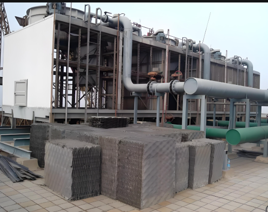 <strong>冷卻塔為什么要加藥——水處理化學藥劑在工業(yè)冷卻系統(tǒng)中的核心作用解</strong>