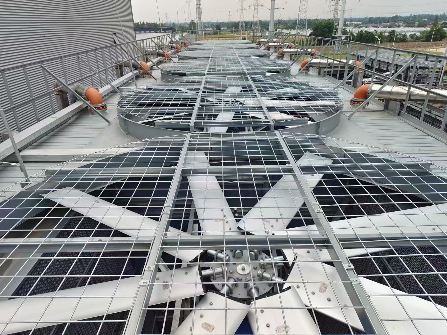 <strong>冷卻塔填料堵了深度解析與應(yīng)急疏通指南：從填料破碎機(jī)理到換熱器清洗的全</strong>