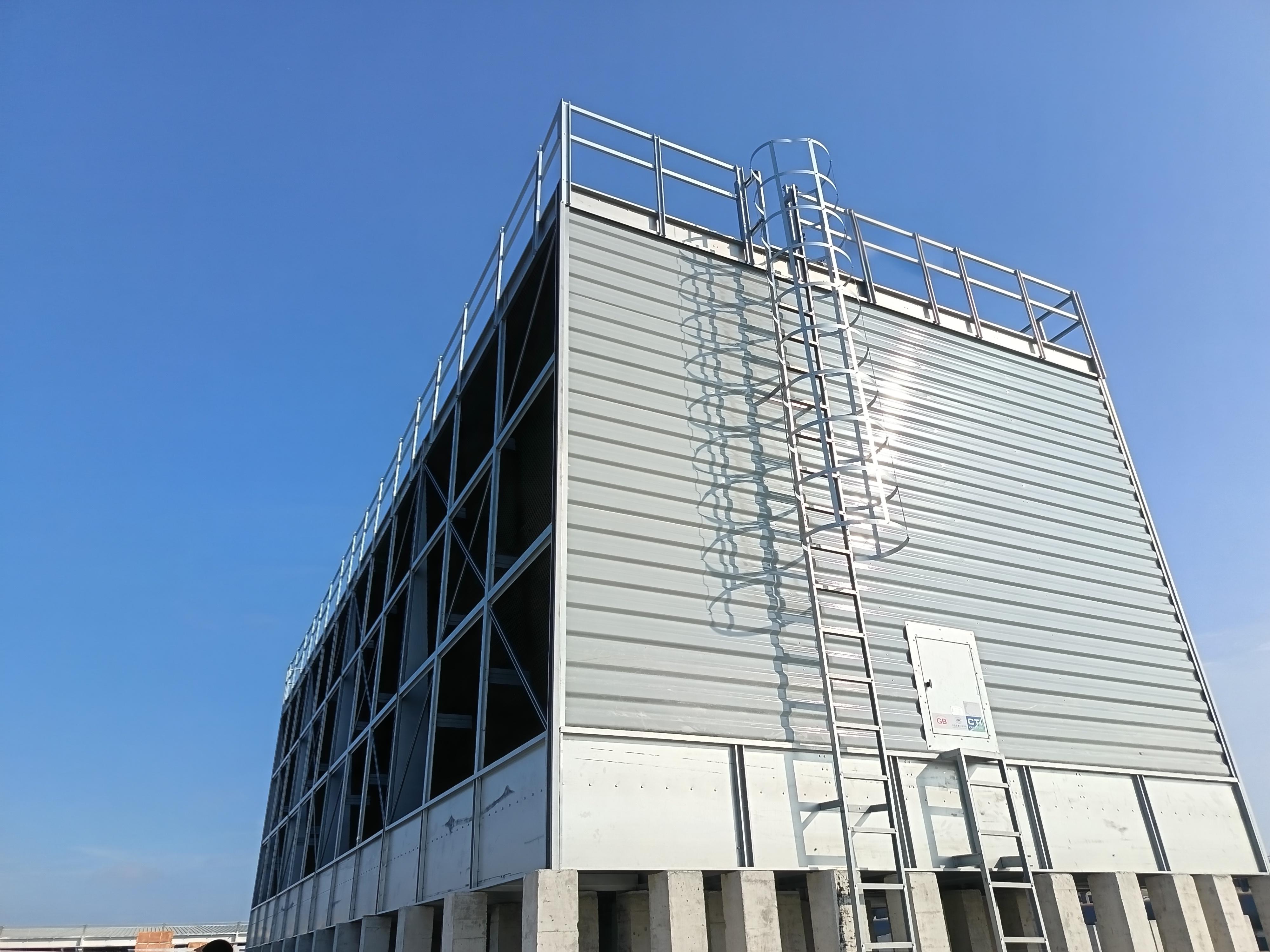 <strong>藻類爆發的化學防御戰：深度解析怎么樣添加藥劑能防止冷卻塔填料滋生藻類</strong>