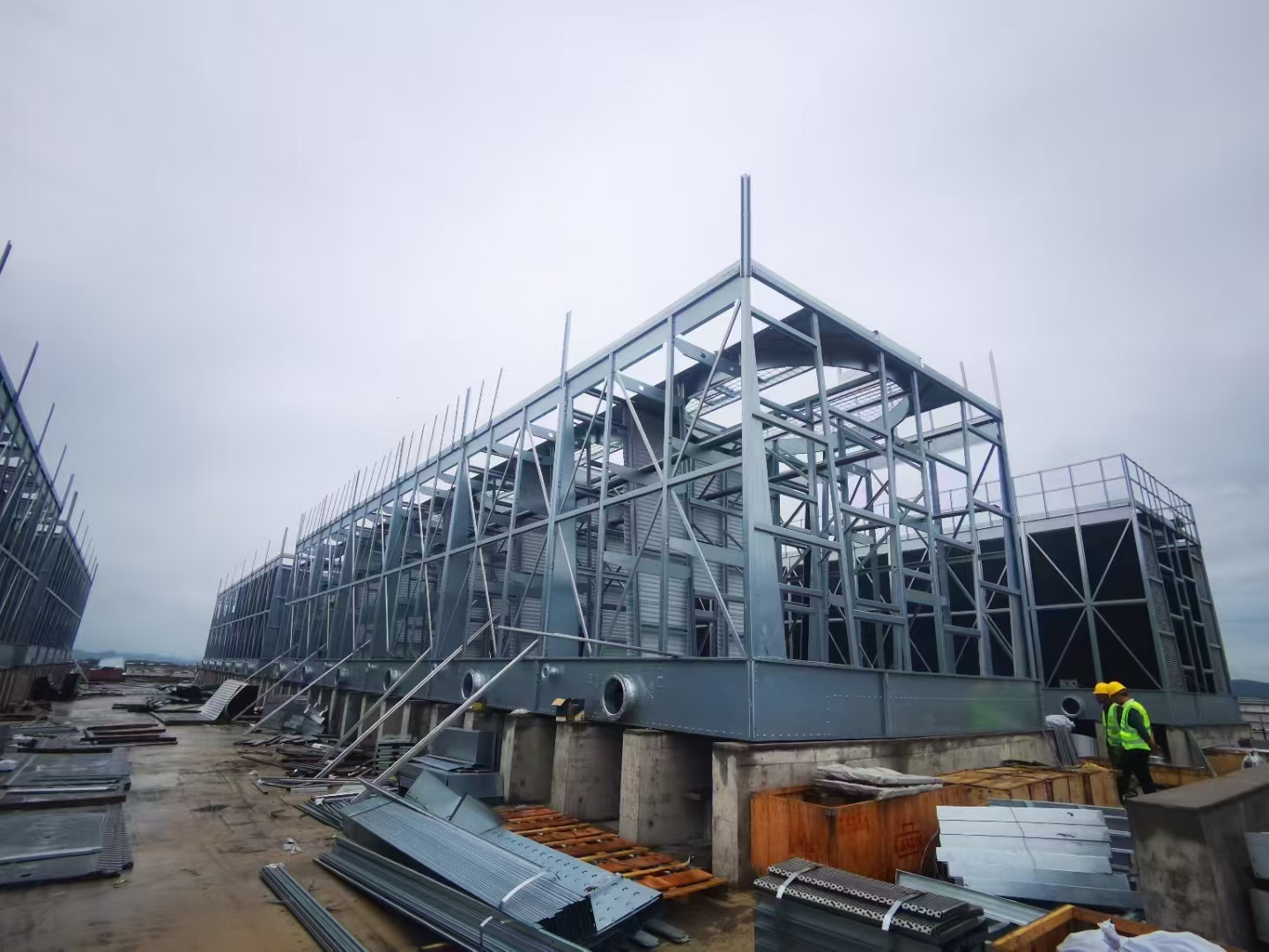 千萬不要給冷卻塔亂加藥：從化學腐蝕機理到系統崩潰的全維度風險解析