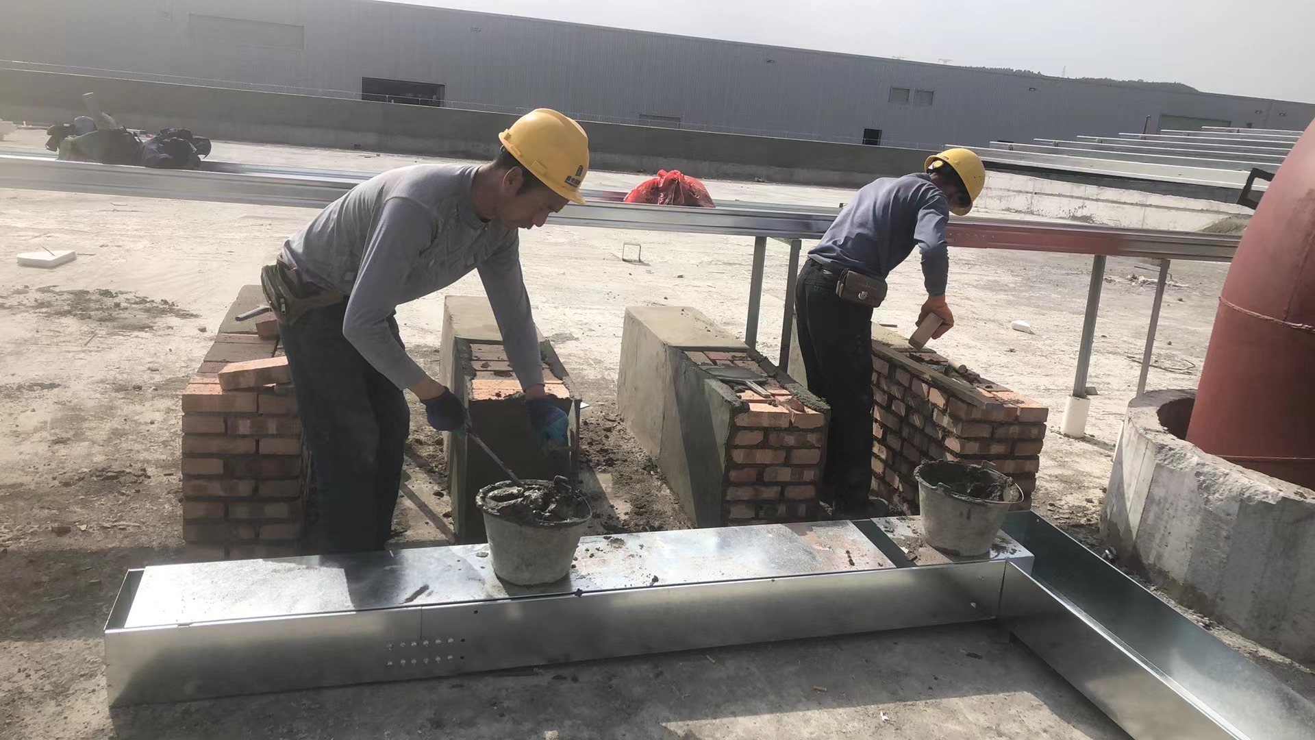 <strong>告別“補(bǔ)洞式”臨時(shí)維修，揭秘冷卻塔填料穿孔背后的材料失效機(jī)理與全生命</strong>